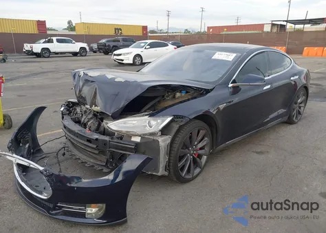 2013 Tesla Model S Performance z USA, uszkodzony, nr VIN 5YJSA1DP2DFP27683